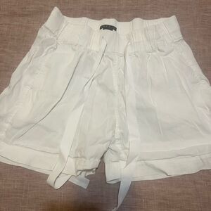 Theory white shorts small/petite‎